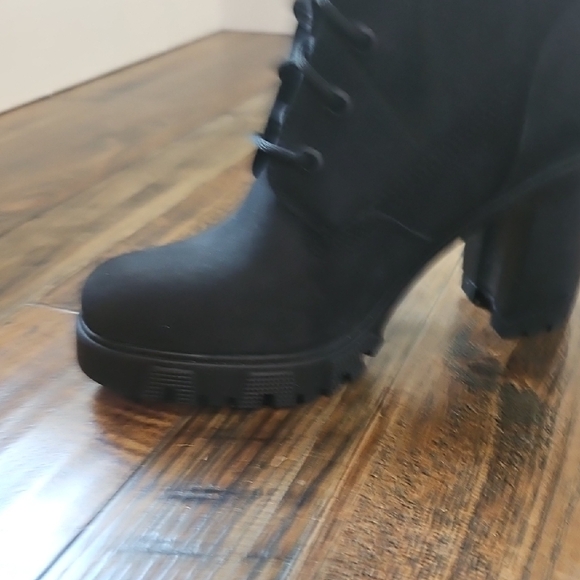 New! Timberland Women's Black Lug Heel, Lace Up Heeled Boots...size 8 - Picture 5 of 10